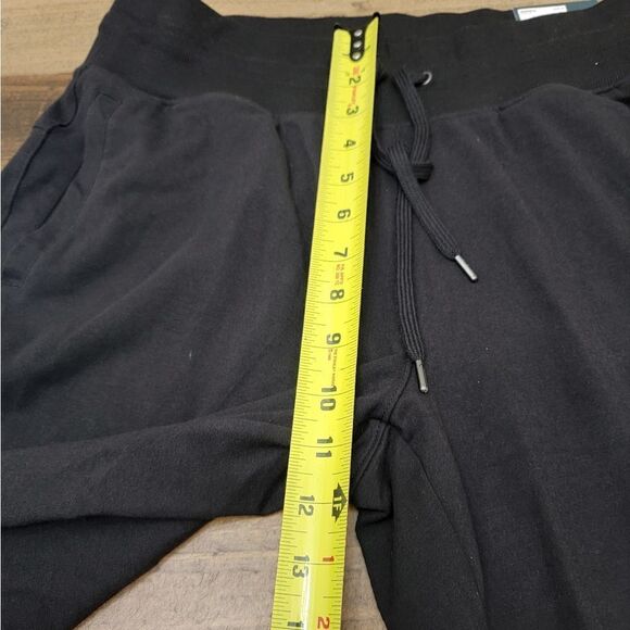 Set of 3 Pieces Tek Gear Capri Pants & Pinter T-shirt + Apt.9 Lavender T-shirt M - Picture 10 of 15